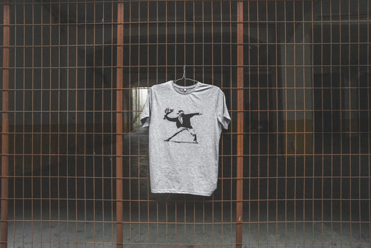 T-shirt - Flower Thrower (Grau)