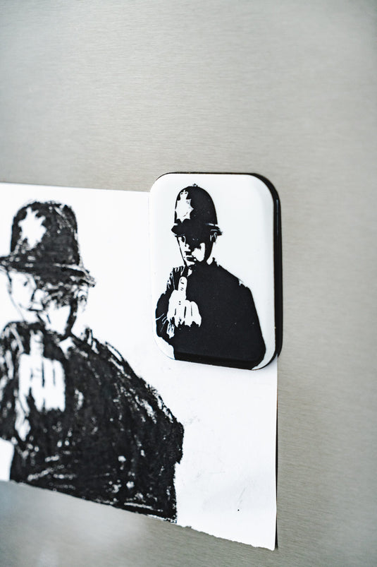 Magnet na lednici - Neslušný policista