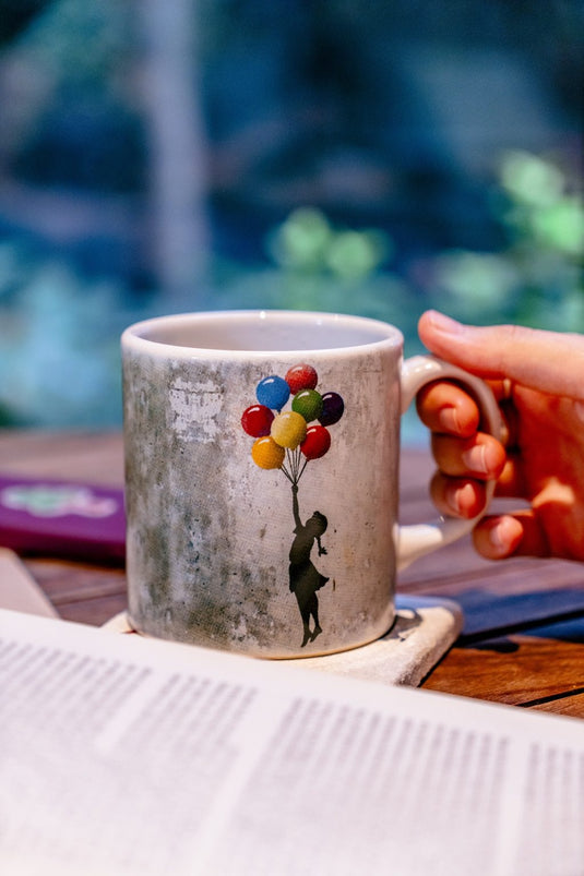 Kaffeetasse - Floating Girl