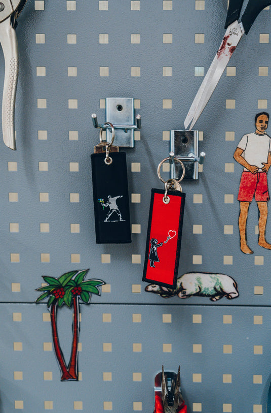 Stoff Llavero - Flower Thrower (Schwarz)