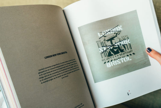 Banksy Ausstellungsbuch auf Niederländisch