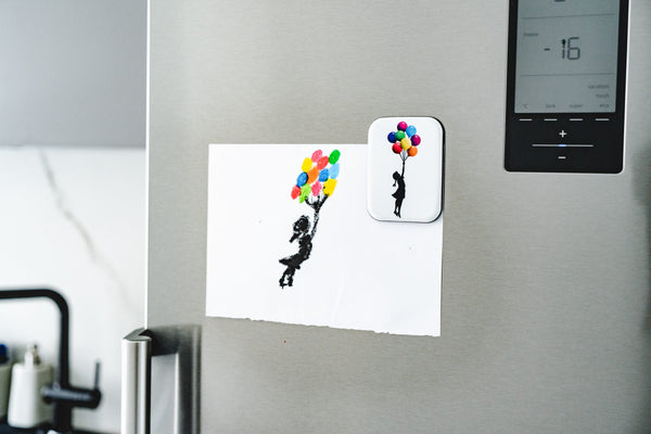 Fridge magnet - Floating Girl