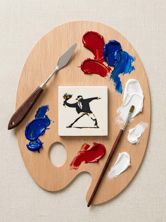 Steinmagnet · Banksy - Flower Thrower (Weiß)