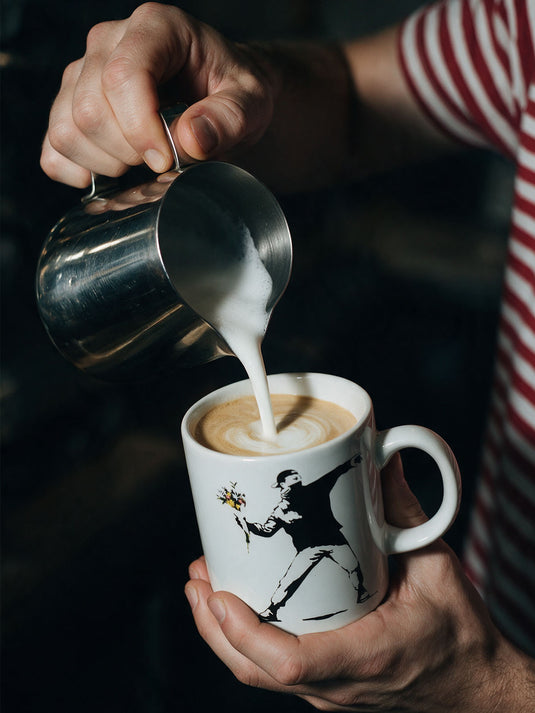 Kaffeetasse · Banksy - Flower Thrower